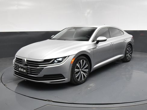 Used 2019 Volkswagen Arteon SE FWD image 2