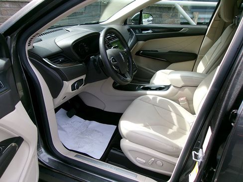 Used 2017 Lincoln MKC Reserve w/ Lincoln MKC Climate Package image 16