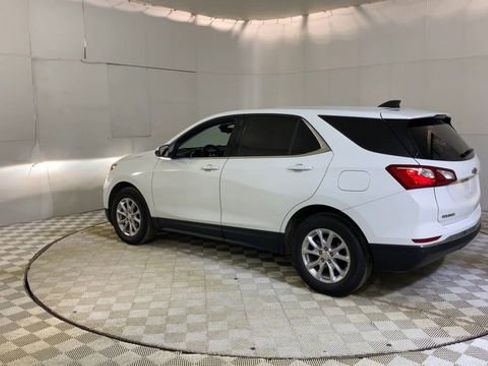 Used 2020 Chevrolet Equinox LT w/ Driver Convenience Package image 5
