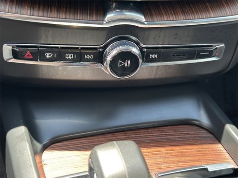 Used 2024 Volvo XC60 B5 Plus image 26