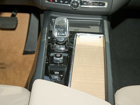 New 2026 Volvo XC60 B5 Plus w/ Protection Package Premier AWD/4WD image 28