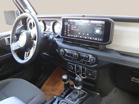 Used 2025 Jeep Wrangler Unlimited Sahara w/ Safety Group AWD/4WD image 17