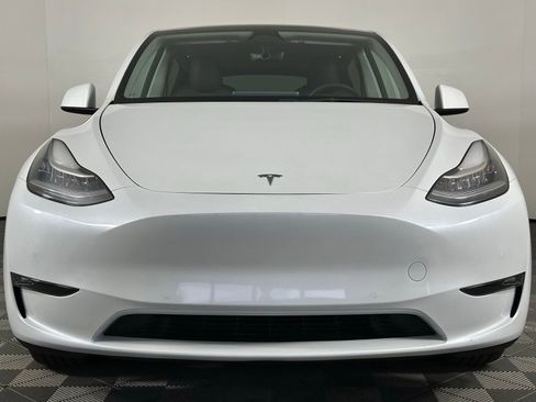 Used 2022 Tesla Model Y Long Range image 19