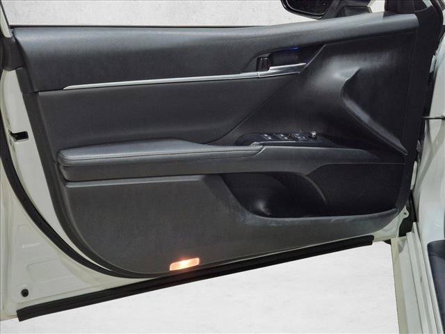 Used 2020 Toyota Camry XLE FWD image 9