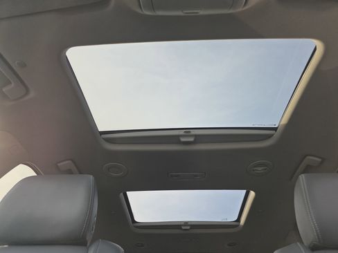 Used 2021 Buick Enclave Essence w/ Sound and Sites Package image 11