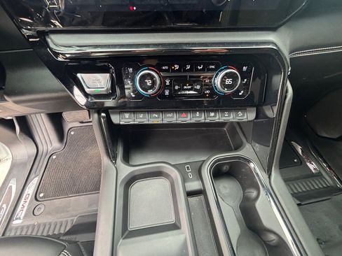 Used 2024 GMC Sierra 2500 AT4X image 4