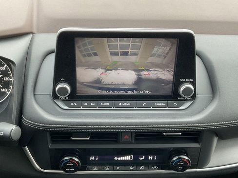 Used 2023 Nissan Rogue SV image 14