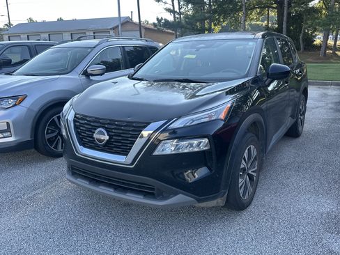 Used 2023 Nissan Rogue SV FWD image 1