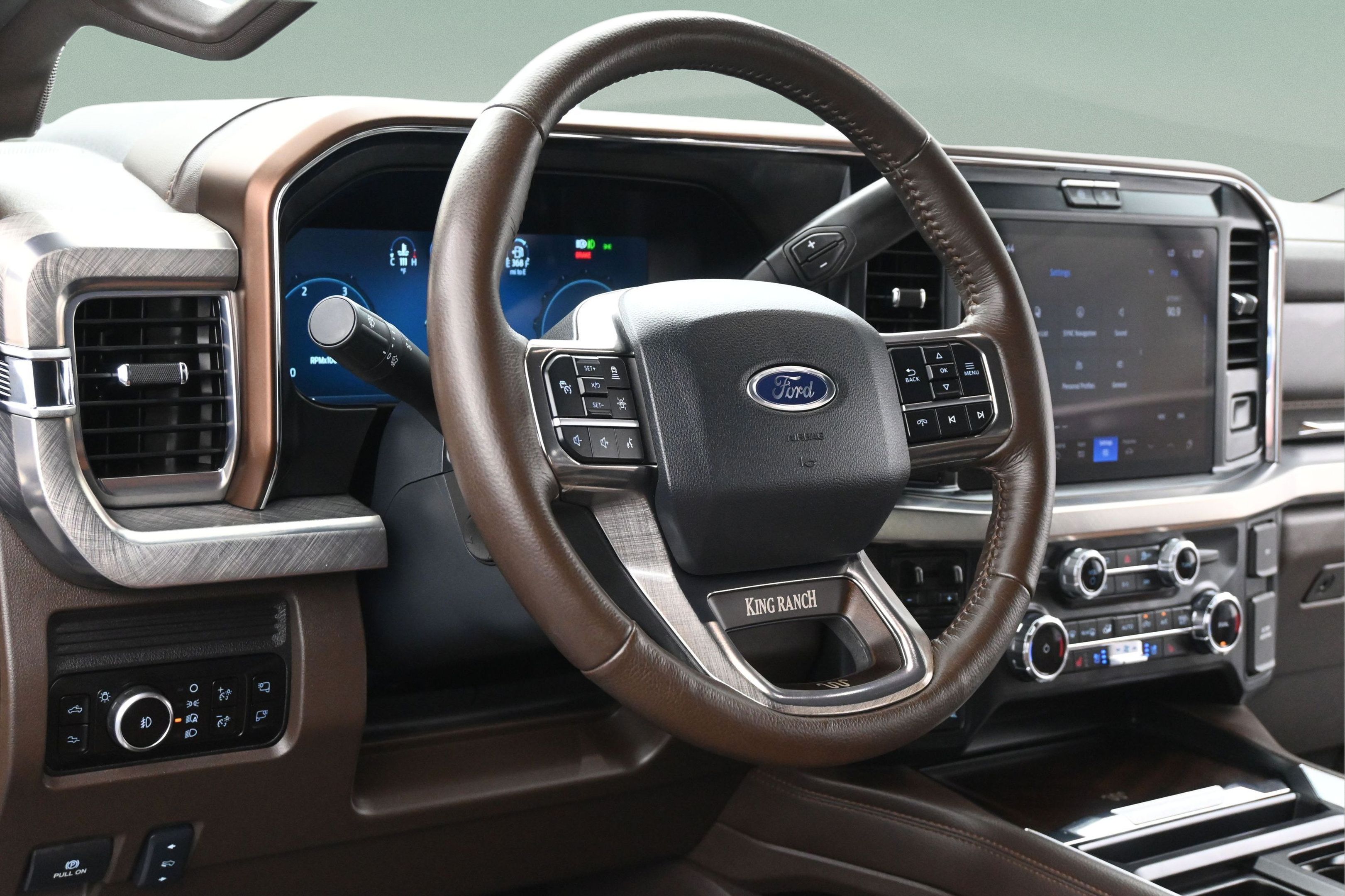 Used 2025 Ford F250 King Ranch w/ FX4 Off-Road Package AWD/4WD image 13