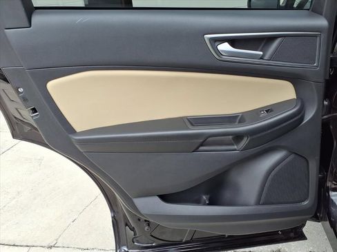 Used 2021 Ford Edge SE FWD image 16