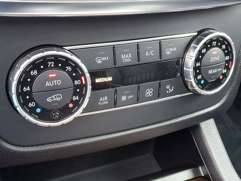 Used 2014 Mercedes-Benz GL 550 4MATIC image 16