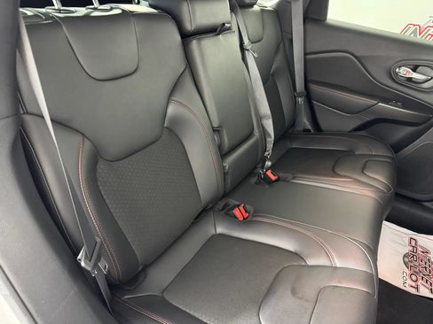 Used 2019 Jeep Cherokee Trailhawk w/ Cold Weather Group AWD/4WD image 35