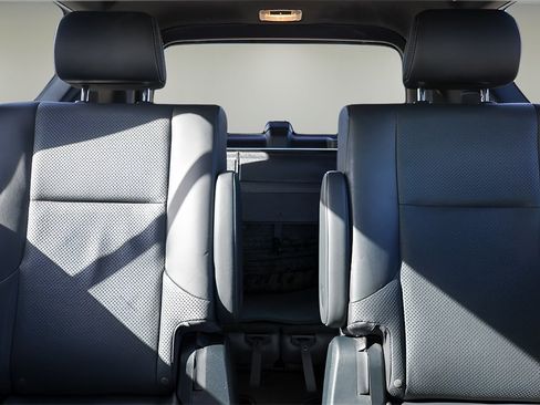 Used 2023 Lexus GX 460 Luxury image 22