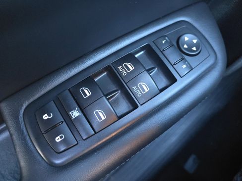 Used 2016 Chrysler 200 S image 18