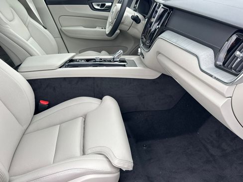 New 2025 Volvo XC60 B5 Ultra w/ Protection Package Premier image 14