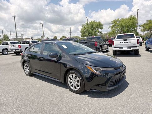 Used 2025 Toyota Corolla LE FWD image 1