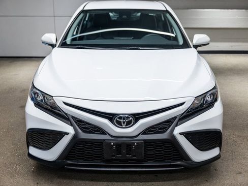 Used 2024 Toyota Camry SE image 12