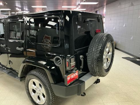 Used 2015 Jeep Wrangler Unlimited Sahara w/ Connectivity Group AWD/4WD image 29