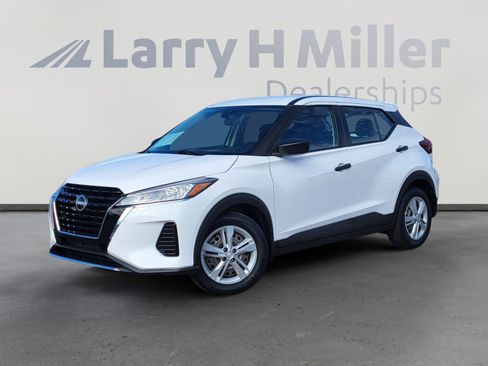 Used 2023 Nissan Kicks S image 1