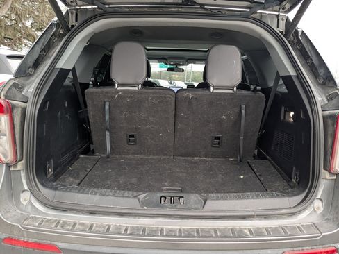 Used 2021 Ford Explorer XLT w/ Equipment Group 202A image 24