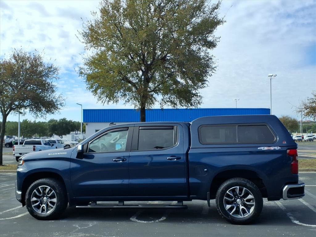 Used 2020 Chevrolet Silverado 1500 LT AWD/4WD image 9