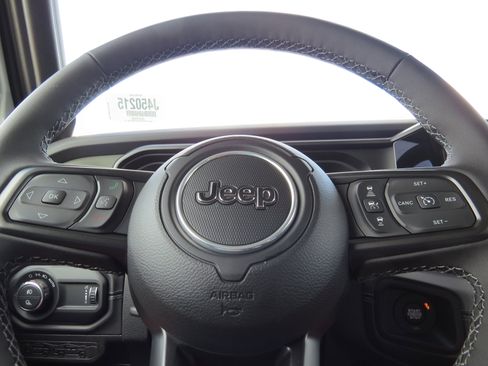 New 2025 Jeep Gladiator Mojave image 22