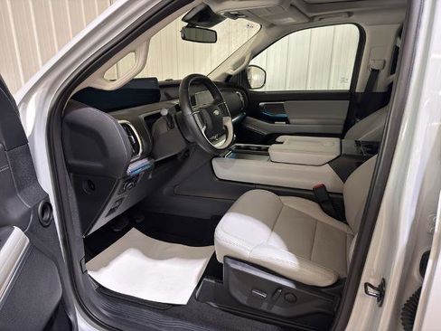 Certified 2025 Ford Expedition Platinum AWD/4WD image 2