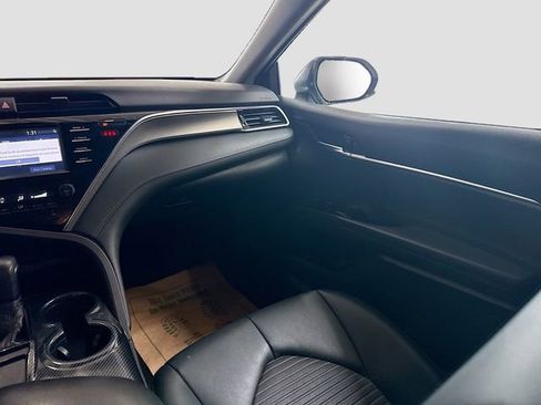 Used 2018 Toyota Camry SE image 21