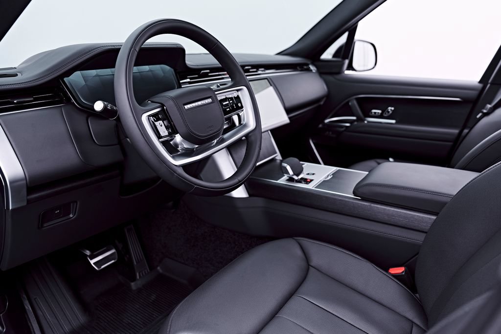 Used 2026 Land Rover Range Rover Long Wheelbase SE AWD/4WD image 2