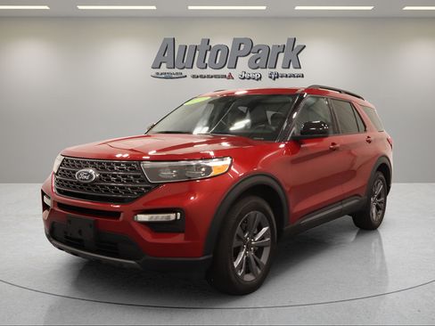 Used 2023 Ford Explorer XLT w/ Equipment Group 202A AWD/4WD image 5
