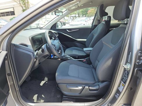 Used 2025 Kia Niro LX FWD image 11