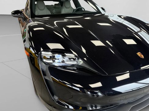 Used 2022 Porsche Taycan image 9