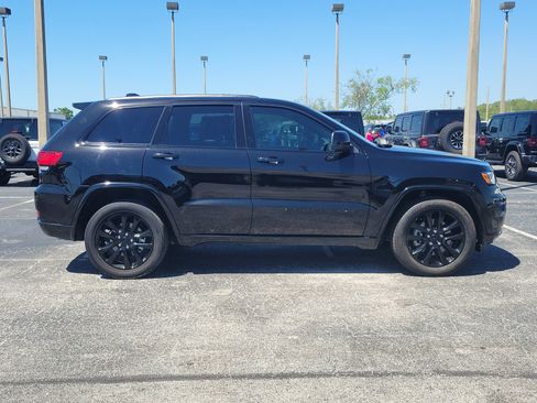Used 2022 Jeep Grand Cherokee Laredo X image 8