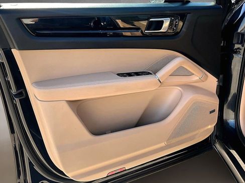 Certified 2021 Porsche Cayenne S image 18