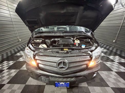 Used 2016 Mercedes-Benz Sprinter 2500 image 32