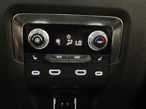 Used 2024 GMC Yukon XL Denali Ultimate AWD/4WD image 38
