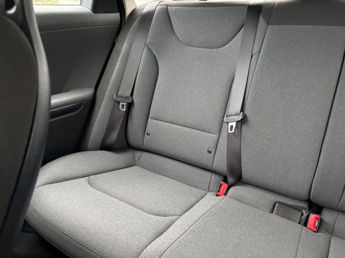 Used 2025 Kia K4 LXS image 40