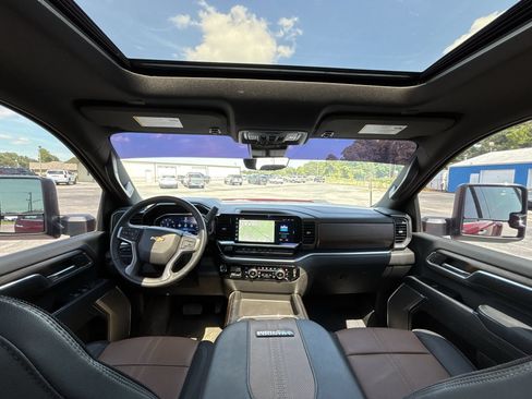 Used 2024 Chevrolet Silverado 3500 High Country w/ High Country Premium Package AWD/4WD image 3