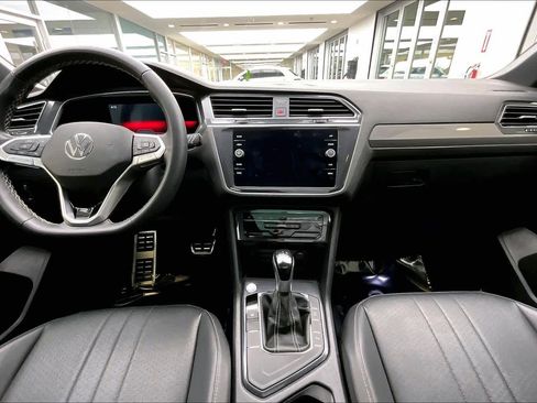 Used 2023 Volkswagen Tiguan SE R-Line image 15