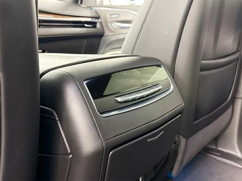 Used 2024 Cadillac Escalade Premium Luxury image 27
