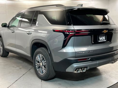 New 2026 Chevrolet Traverse LT w/ Driver Confidence Package AWD/4WD image 3