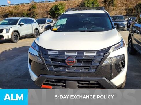 Used 2025 Nissan Rogue SV image 3