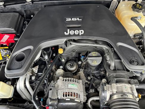 Used 2021 Jeep Wrangler Sport image 13