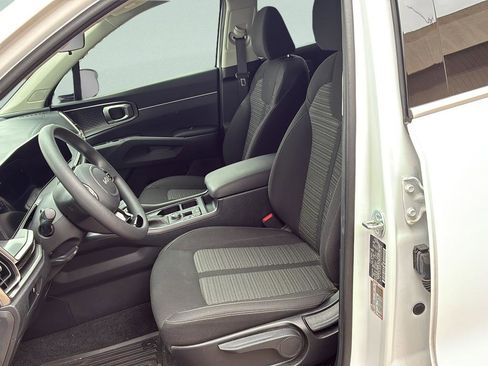Used 2025 Kia Sorento LX FWD image 13