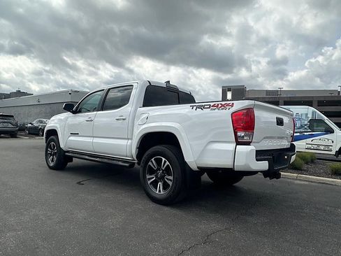 Used 2019 Toyota Tacoma TRD Sport image 8