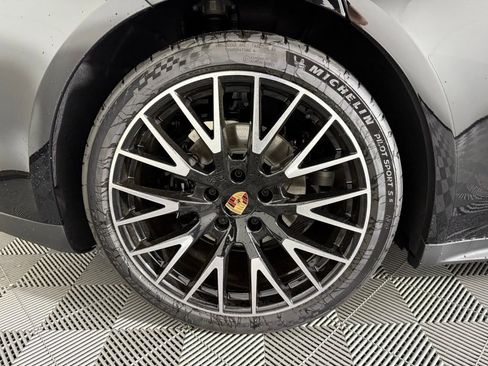 New 2025 Porsche Panamera image 13
