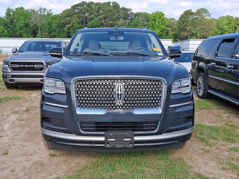 Used 2022 Lincoln Navigator Reserve AWD/4WD image 2