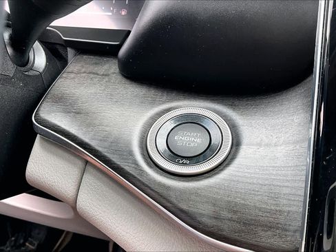 Used 2021 Jeep Grand Cherokee L Overland w/ Luxury Tech Group IV image 34