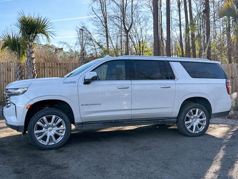 Used 2021 Chevrolet Suburban High Country image 4