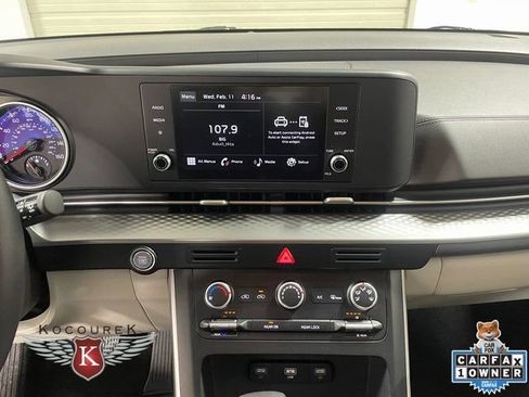 Used 2024 Kia Carnival LX image 17